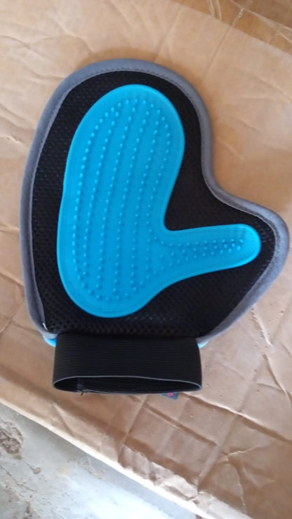 Pet grooming glove deshedding tool mitt for dogs and cats, featuring a textured surface for effective fur removal.